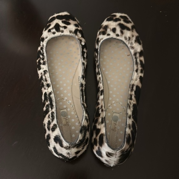 Boden Leopard Calf Hair Leather Ballet Flats
Size 38 / 7.5 Preppy Timeless Chic - Picture 3 of 12